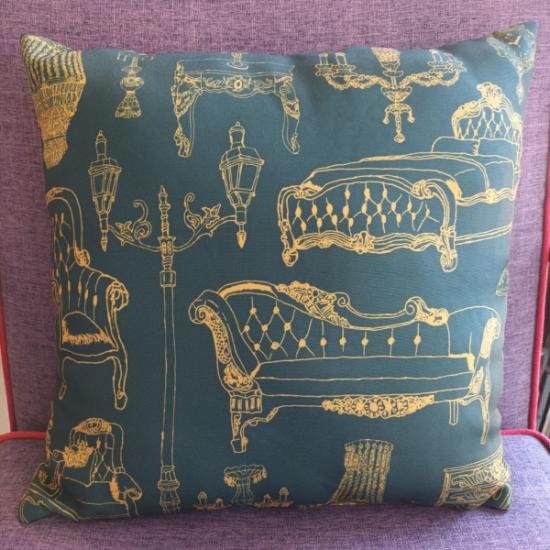 Cushion with insert – Vintage Motif