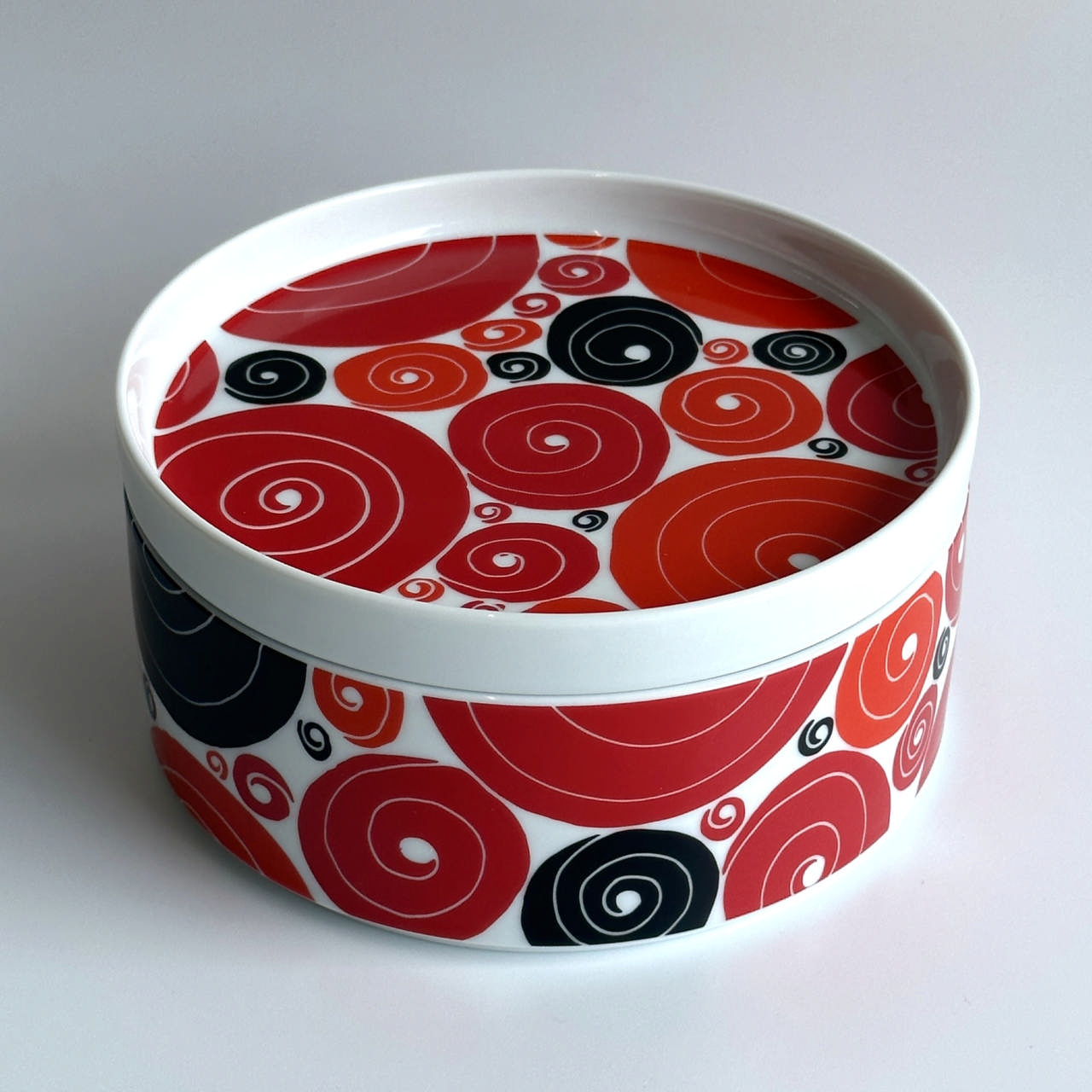 Scandi RED Tiffin - Calliostoma